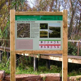 Cartellera de fusta sense teulada